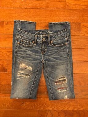 American Eagle Outfitters Distressed Skinny Jeans with patches-size 00